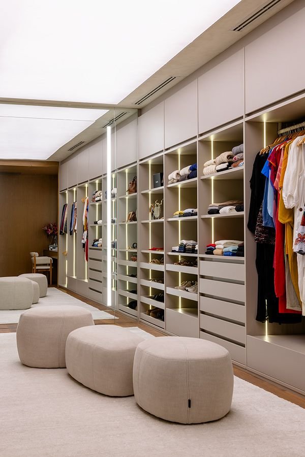 Closet com Prateleiras Iluminadas